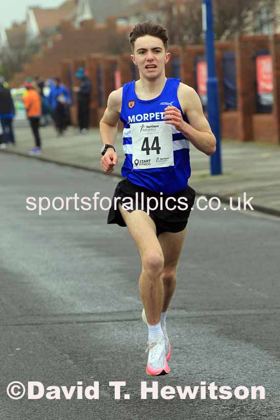 Mens under-17s 5k, 2023 Northern Mens 12 stage and Womens 6 Stage Relays and Young Athletes, Redcar. Photo: David T. Hewitson/Sports for All Pics